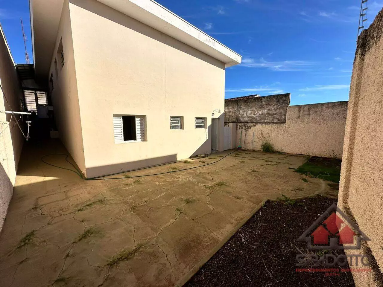 CASA, 3 qtos, 277 m².