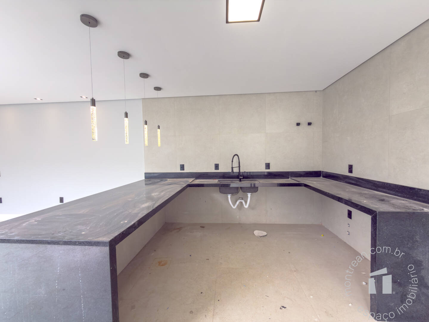 CASA, 3 qtos (1 st), 250 m².