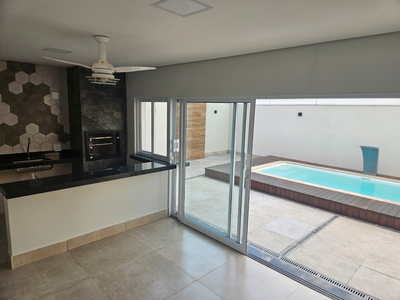 CASA, 3 qtos (1 st), 312 m².