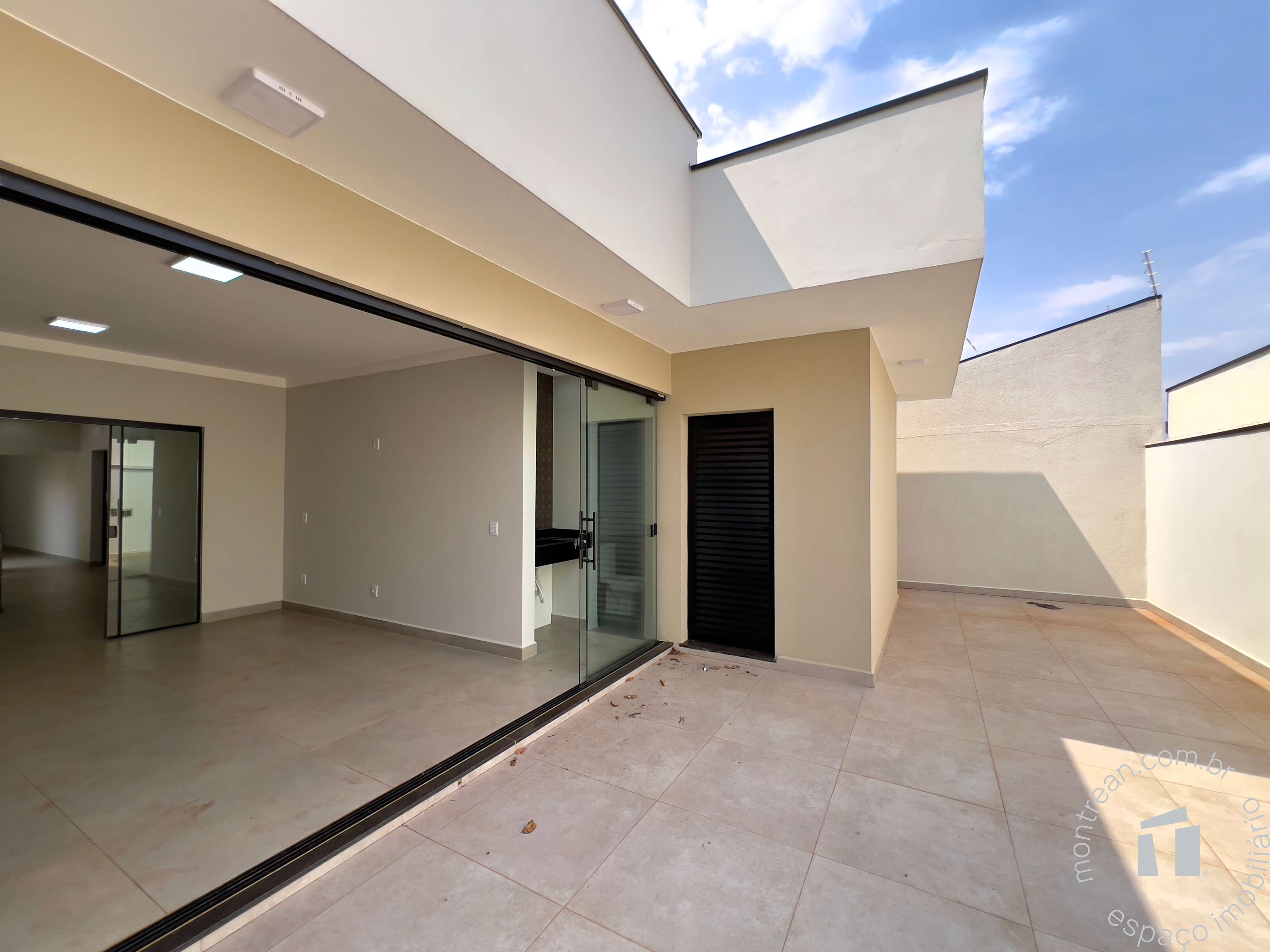 CASA, 3 qtos (1 st), 250 m².