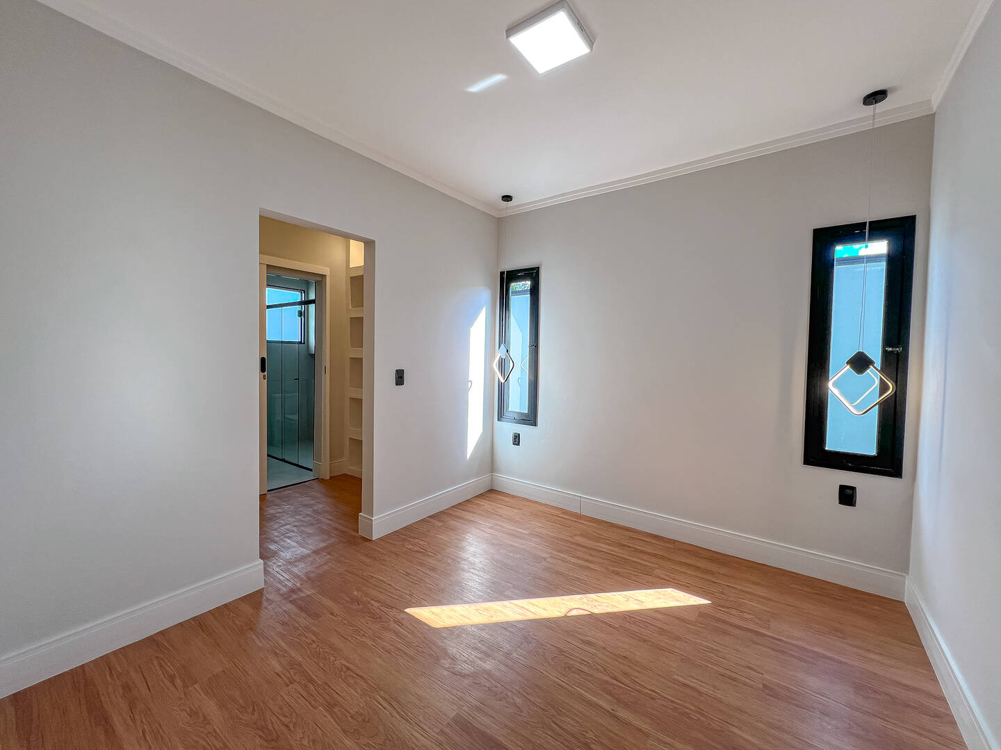 CASA, 4 qtos (3 st), 378 m².