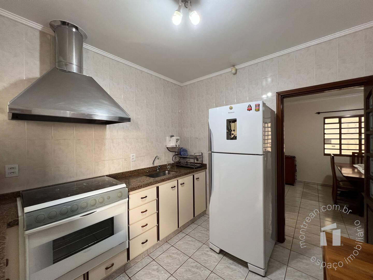 CASA, 3 qtos (1 st), 409 m².