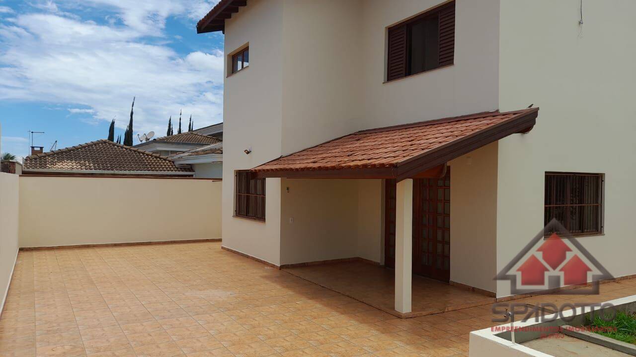 CASA, 3 qtos (1 st), 550 m².